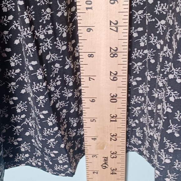 Womens Midi Skirt Size Medium Pleated Black Floral Dark Cottage Boho Western - Picture 4 of 8